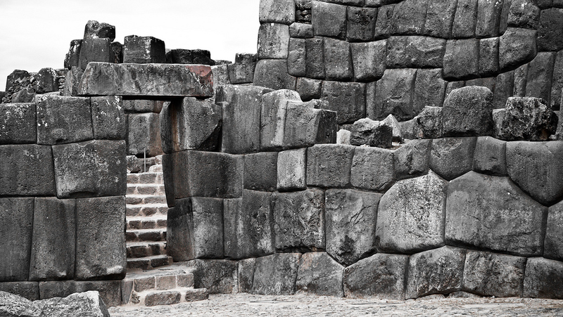 Illustration for article titled Who built these structures? Could it be . . . aliens?